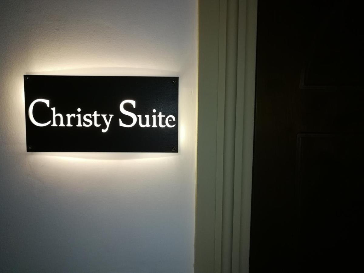 Christy Suite Elegante Appartamento Nel Centro Storico Di Anzio Exterior foto