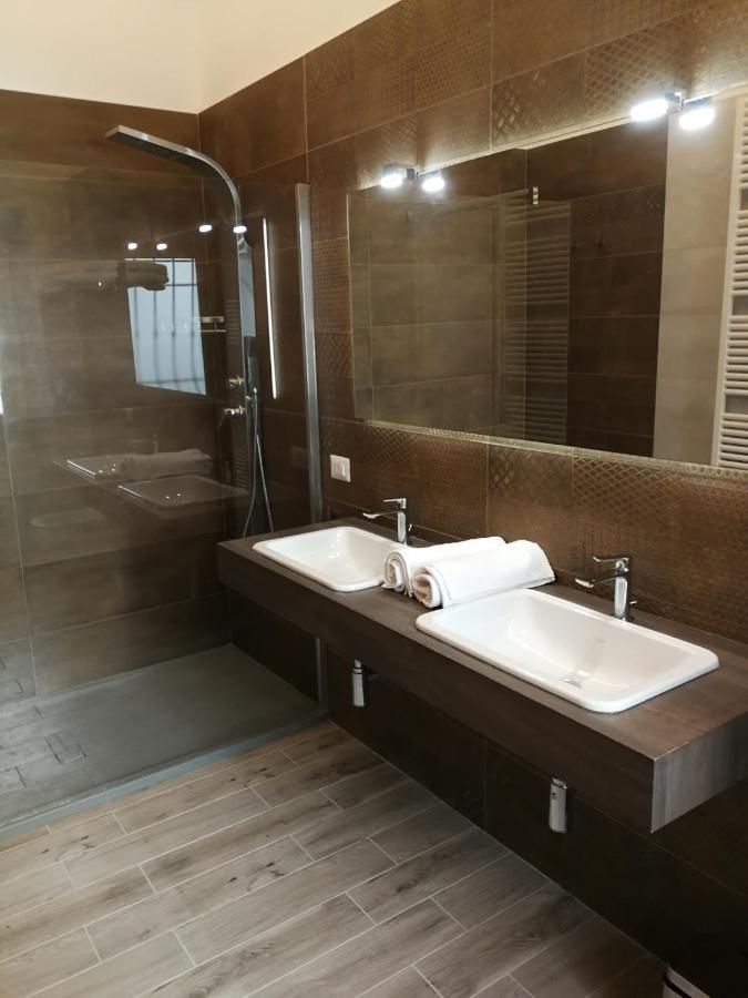 Christy Suite Elegante Appartamento Nel Centro Storico Di Anzio Exterior foto