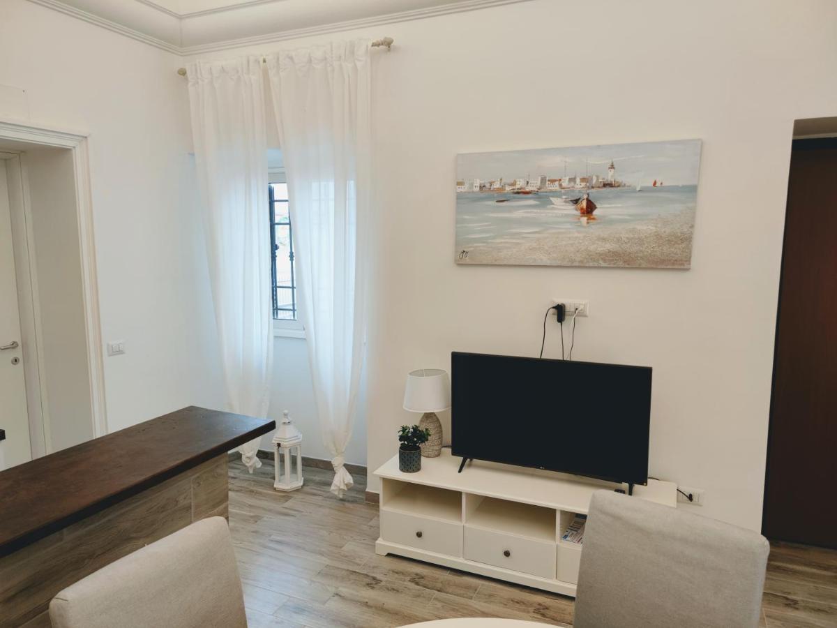Christy Suite Elegante Appartamento Nel Centro Storico Di Anzio Exterior foto