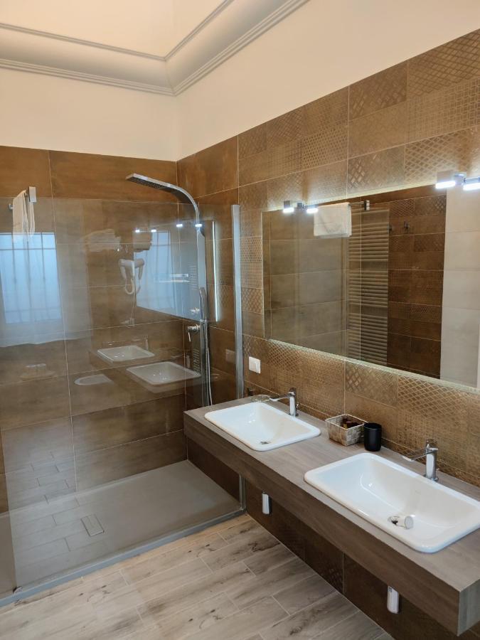 Christy Suite Elegante Appartamento Nel Centro Storico Di Anzio Exterior foto
